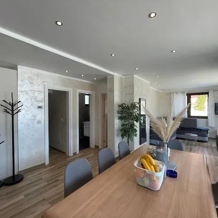 Apartamento Apartman Una *